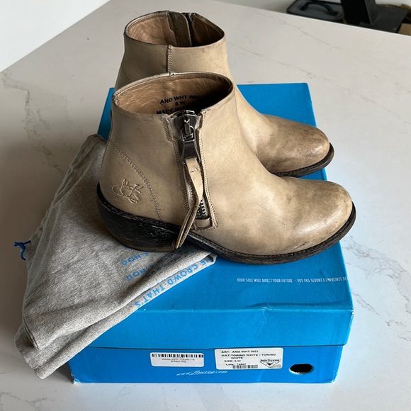 John Fluevog Anderson boots in Chalk Size 6 - Picture 1 of 4